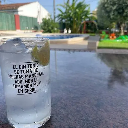 Monica Villa *